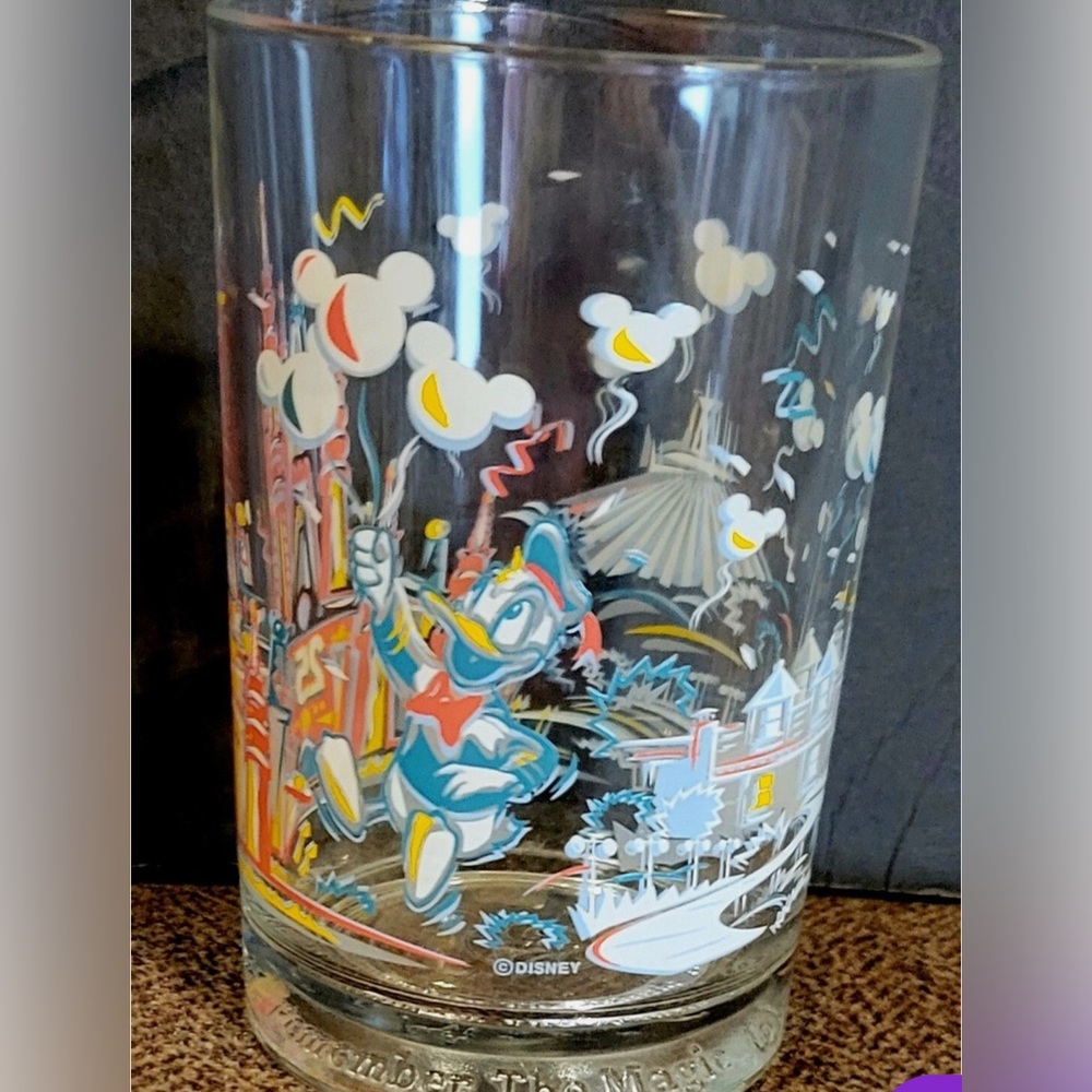 McDonalds 1996 Walt Disney World Remember The Magic 25th Anniversary Glass cup